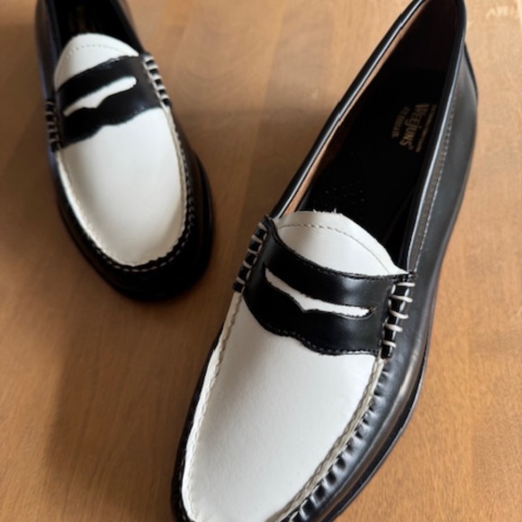 NWT Weejuns Women's Black & White Penny Loafers Leather Classic Slip-On Shoes - Picture 3 of 3